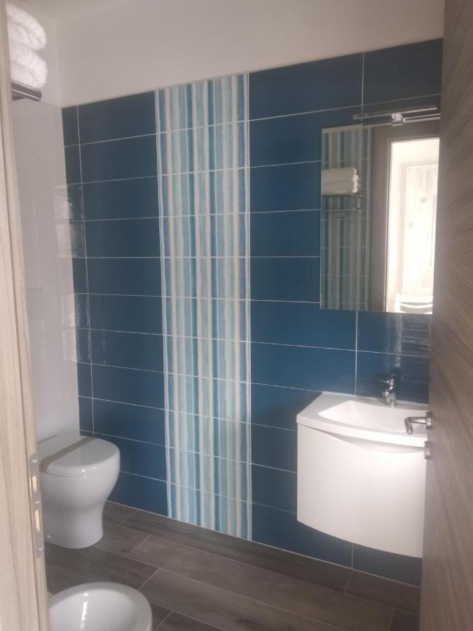 פיצו B&B Domus Piedigrotta מראה חיצוני תמונה