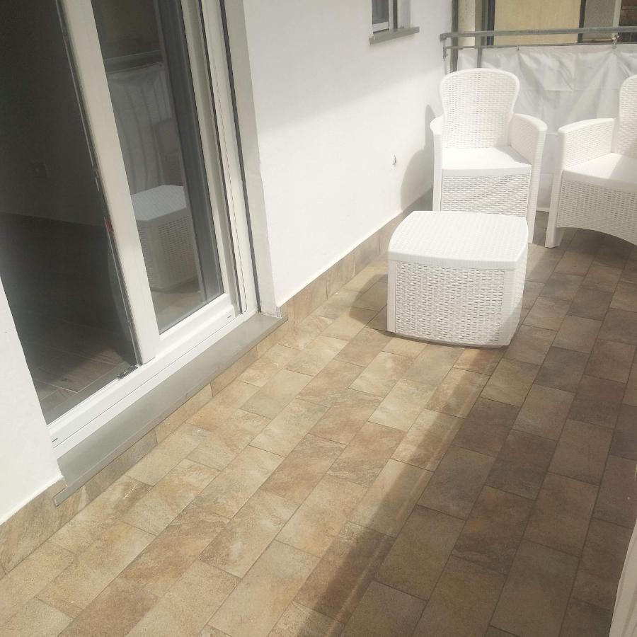 פיצו B&B Domus Piedigrotta מראה חיצוני תמונה