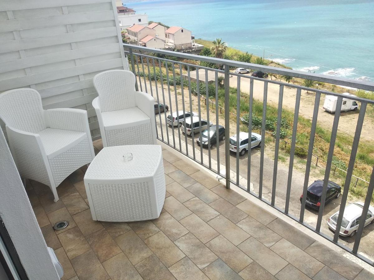 פיצו B&B Domus Piedigrotta מראה חיצוני תמונה