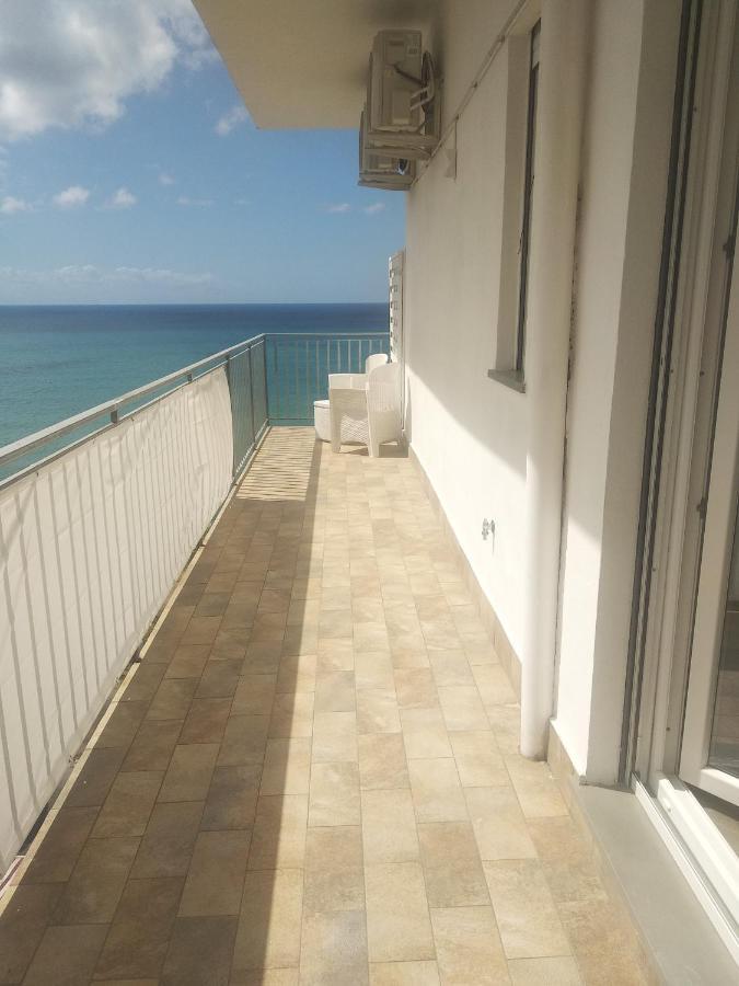 פיצו B&B Domus Piedigrotta מראה חיצוני תמונה